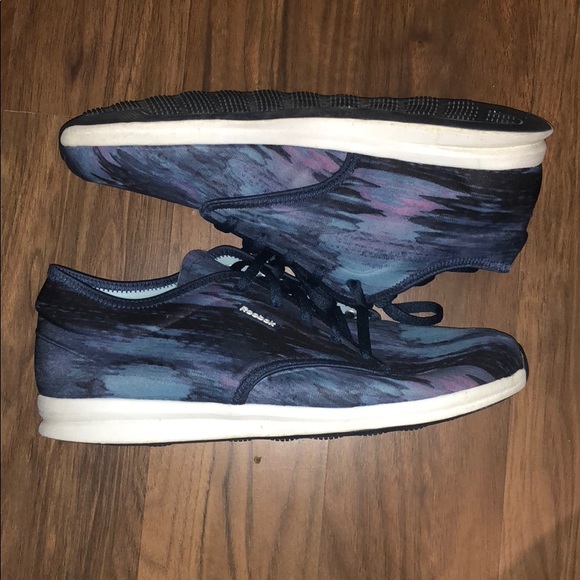 Brand new women’s Reebok shades of blue sneakers - Picture 2 of 8